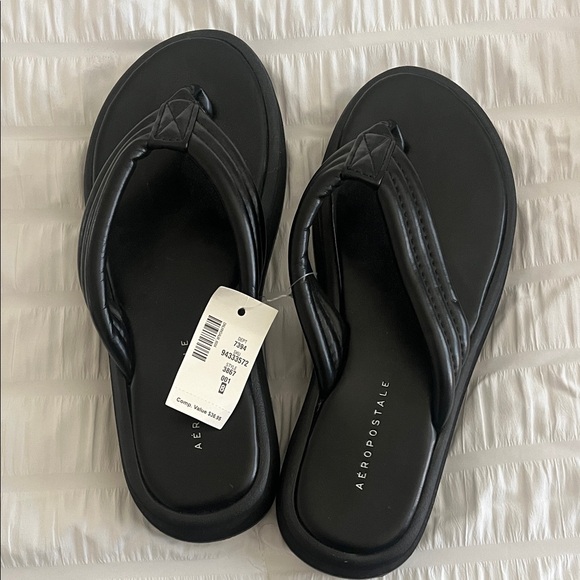 Aeropostale Classic Black Sandals - Picture 1 of 4